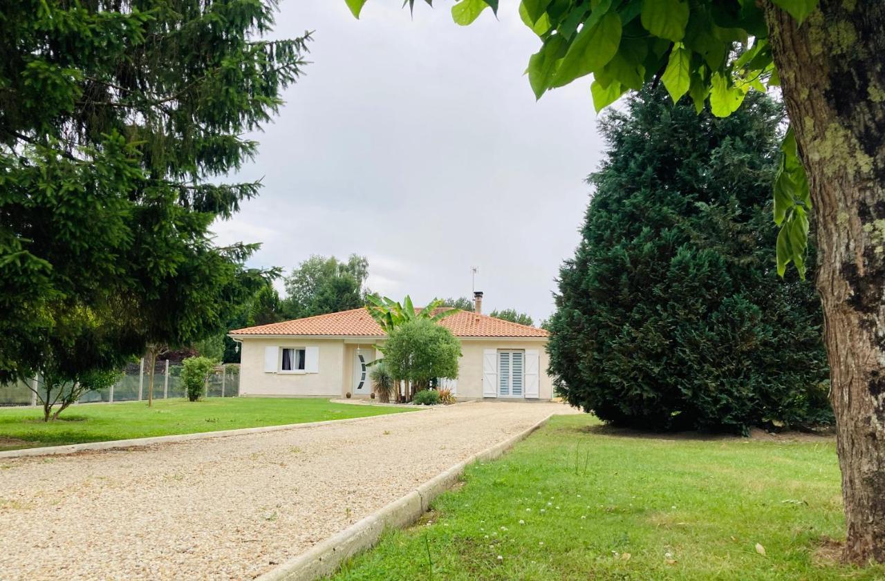Maison Familiale Avec Jardin De 1500M2 Saint-Genes-de-Fronsac Εξωτερικό φωτογραφία