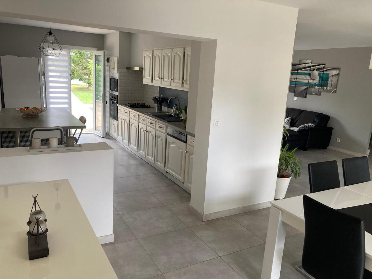 Maison Familiale Avec Jardin De 1500M2 Saint-Genes-de-Fronsac Εξωτερικό φωτογραφία